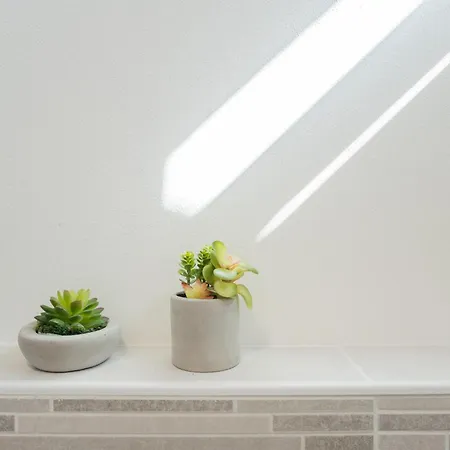 Central Modern Apartment *
