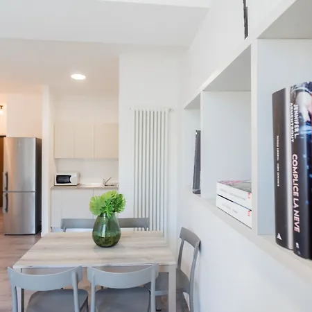 Central Modern Apartment Apartman Como