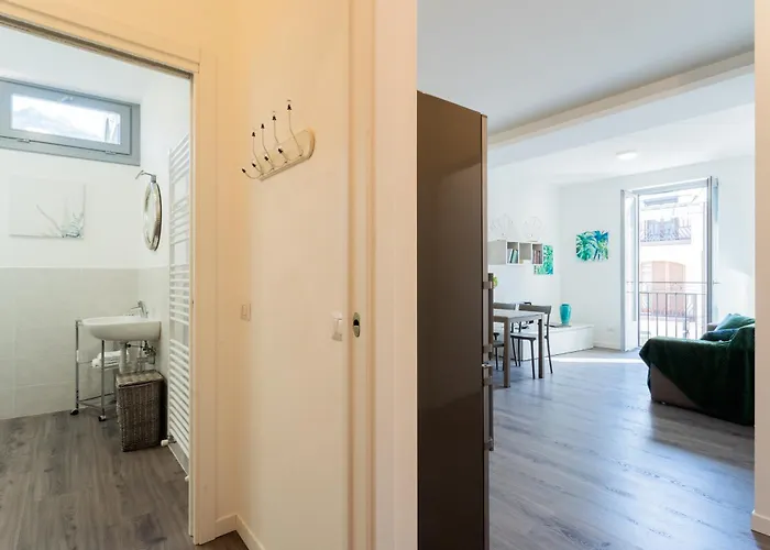 Central & Modern Apartment By Rent All Como Lejlighed *