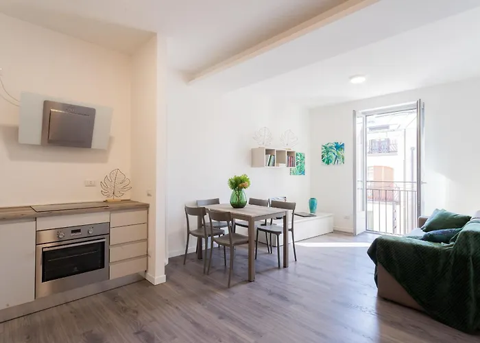 Central & Modern Apartment By Rent All Como Como